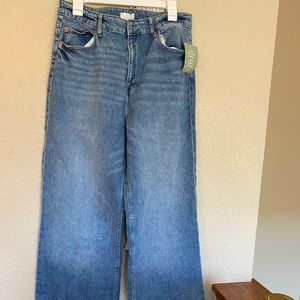 LAST CHANCE NWT H&M High Waist Straight Leg Mom Jeans - Size 14